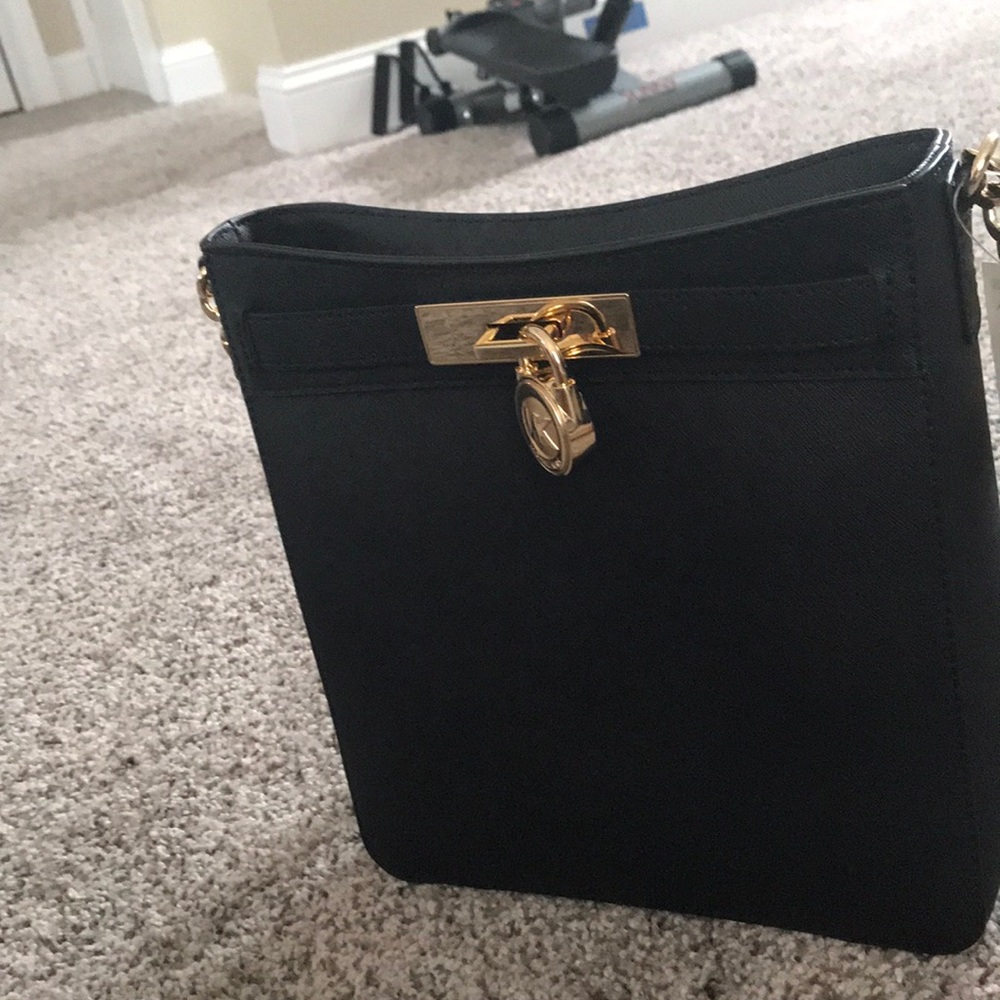 Micheal Kors Messenger Bag - Picture 4 of 8